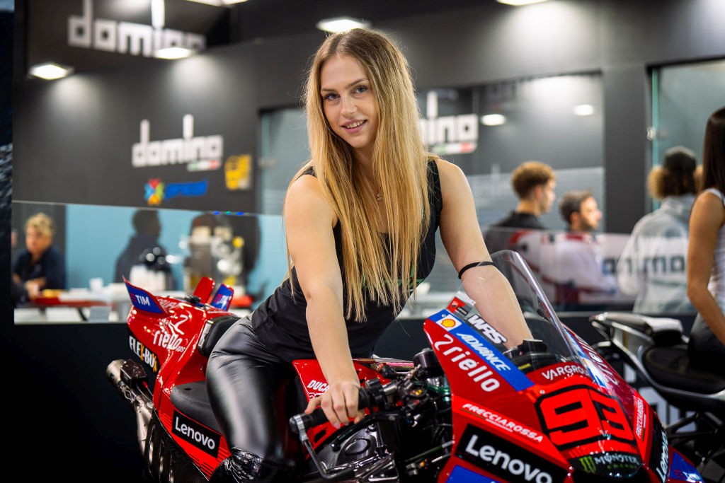 Le ragazze di EICMA 2025 +MAXI GALLERY+